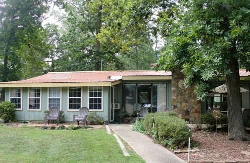 Guntersville House | Honeysuckle Dreams Lakefront Cabin on Lake Guntersville Near Gunter's Landing