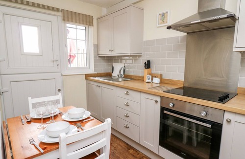 Crossgates Cottage | HONEYSUCKLE COTTAGE, pet friendly, with a garden in Crossgates