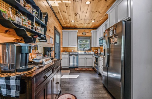 Sevierville Cabin | Honeysuckle Hill: Free Attraction Tickets, Hot Tub, Sauna, Fire Pit & 5 Minutes From PF