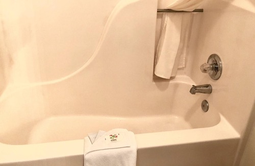 Branson Theater District Hotel | Honeysuckle Inn & Conference Center