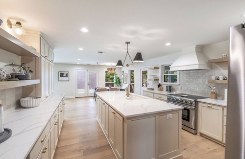 Midlothian House | Honeysuckle Manor – Texas Charm on 7 Peaceful Acres