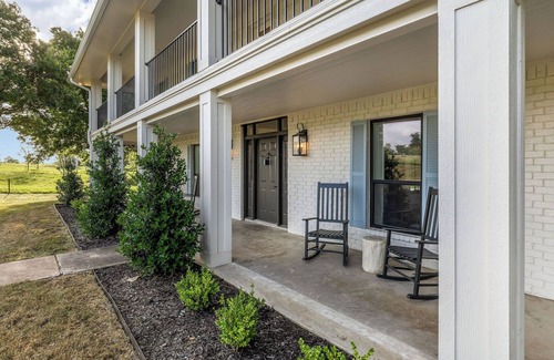 Midlothian House | Honeysuckle Manor – Texas Charm on 7 Peaceful Acres