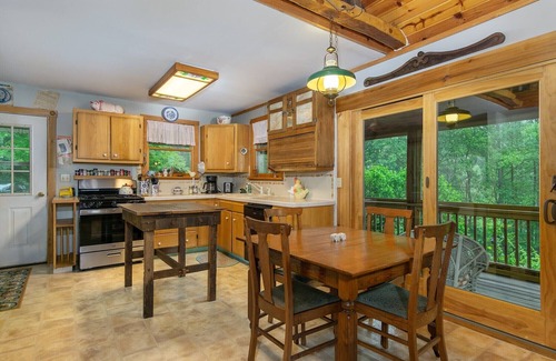 Burnsville House | Honeysuckle Ridge