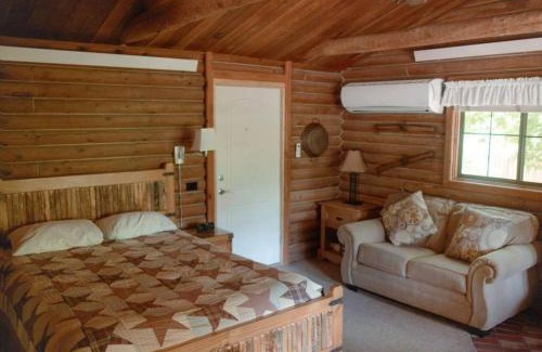 Sedona House | HONEYSUCKLE - Rustic cabin for 2 in Oak Creek Canyon