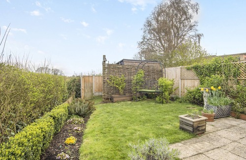 Halesworth House | Honeysuckle - Two Bedroom House, Sleeps 3