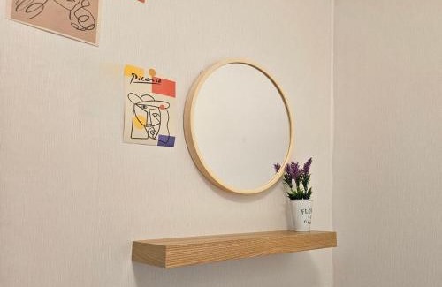 Sangsu-dong Apartment | Hongdae 5 minutes, Sangsu Station 2 minutes, Maximum 6 people, 3 queen beds, Free luggage storage