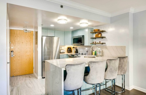 Waikiki Apartment | Honolulu Studio w/Ocean View: Parking Included!