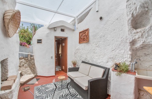 Juncalillo House | 'Honorata' with Shared Garden and Wi-Fi