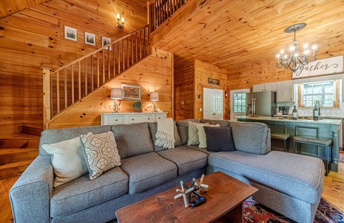 Sautee Nacoochee Cabin | Hoo`s There Hideaway | 2BR 2BA | Hot Tub | Pool Table | Jetted Tub | Fire Pit