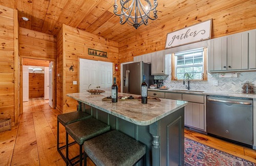 Sautee Nacoochee Cabin | Hoo`s There Hideaway | 2BR 2BA | Hot Tub | Pool Table | Jetted Tub | Fire Pit