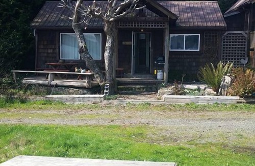 Hoodsport Cabin | Hood Canal 2 B/R Waterfront Cabin. Sleeps 4.