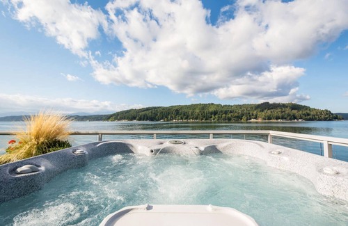 Union House | Hood Canal Resort in Union, WA, Walls of Glass (up to 8 guests)