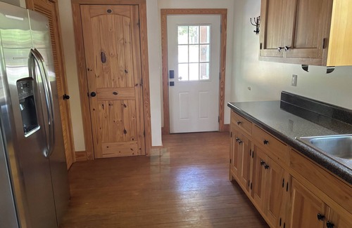 Newell House | "Hook, Line and Leisure" Spacious lakefront home with 3 beds/2 bath, Sleeps 8.