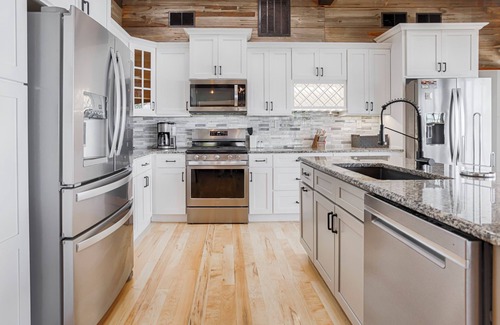 Valois House | Hook Wine & Sinker - Stunning 6 Bedroom Contemporary on Seneca Lake!