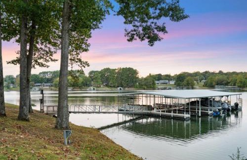 Winchester Apartment | Hook, Wine, Sinker Unit B