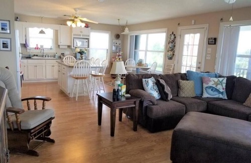Lake Charles House | Hooked On Calcasieu - Waterfront Peninsula Lake House