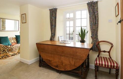 Frome House | HOOPERS LODGE, family friendly, luxury holiday cottage in Frome
