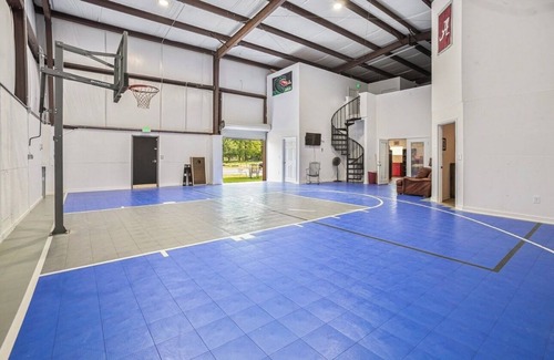 McCalla House | Hoops Haven 5-bedroom house in lovely McCalla