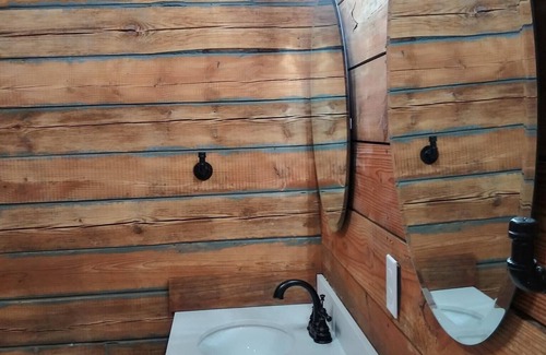 Cleveland House | Hoot Nanny's Cabin on Mossy Creek