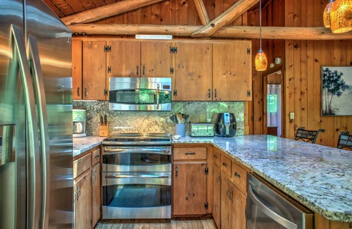 Weaverville Cabin | Hoot on the Hill | Decks, Fire Pits & Garden Charm + Biltmore Pass | Near AVL
