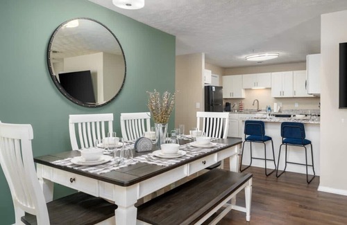 Hoover Apartment | Hoover Oasis: 2BR Apartment with Pool & Gym