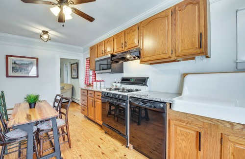 Center Moreland House | Hop Bottom Home w/Private Yard & Fire Pit!