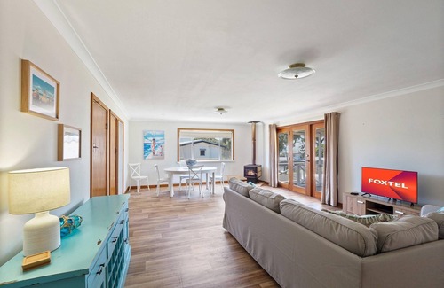 Augusta Cottage | Hop Skip Cottage - Hop Skip Cottage - A 60's cottage with tasteful touches of retro decor & modern furnishings