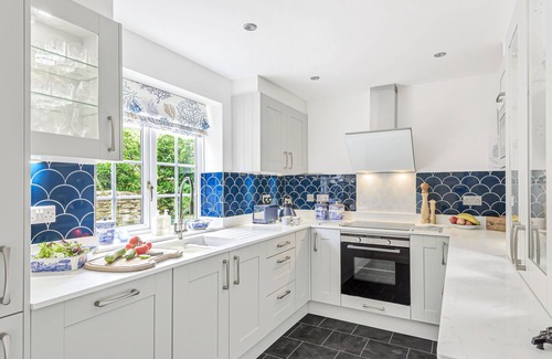 Shipton Gorge Cottage | Hope Cottage - An attractive stone cottage that sleeps 5 guests in 3 bedrooms