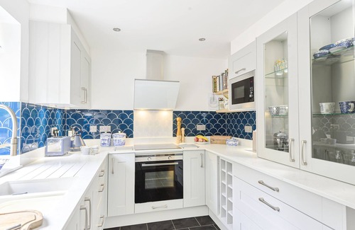 Shipton Gorge Cottage | Hope Cottage - An attractive stone cottage that sleeps 5 guests in 3 bedrooms