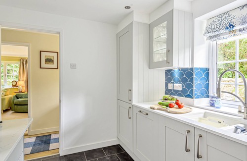Shipton Gorge Cottage | Hope Cottage - An attractive stone cottage that sleeps 5 guests in 3 bedrooms