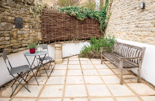 Bourton Cottage | Hope Cottage, Naunton - pet friendly with a wood burner and garden