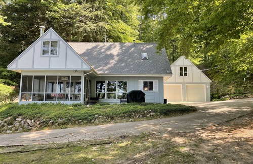 New Era Cottage | Hope Floats Cottage on Stony Lake