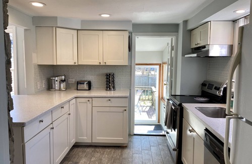 Wakefield-Peacedale House | Hope Hideaway Walk to Main St/Bike Path