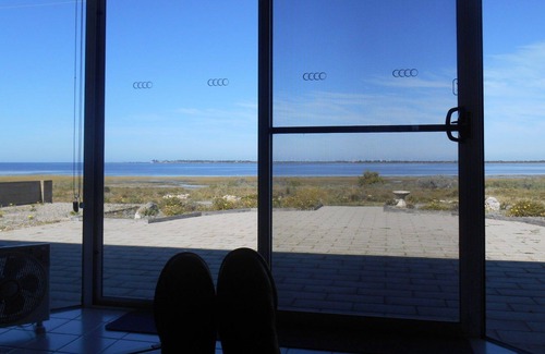 Melville House | Hope Place ~ Panoramic View! Absolute Beachfront *OFF PEAK SPECIALS*