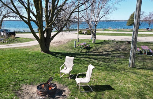 Bear Lake House | Hopkins Park Lake Side Inn