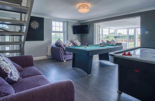 Mawr House | Hopkins Retreat Farm - 5 Bedroom House - Swansea
