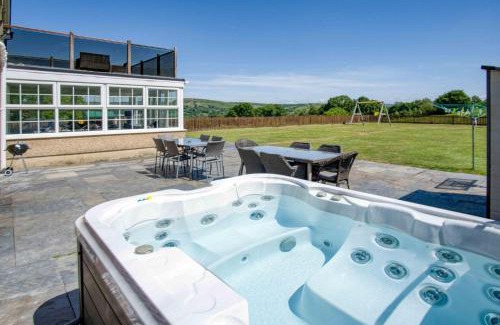Mawr House | Hopkins Retreat Farm - 5 Bedroom House - Swansea