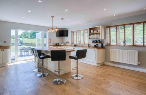 Mawr House | Hopkins Retreat Farm - 5 Bedroom House - Swansea
