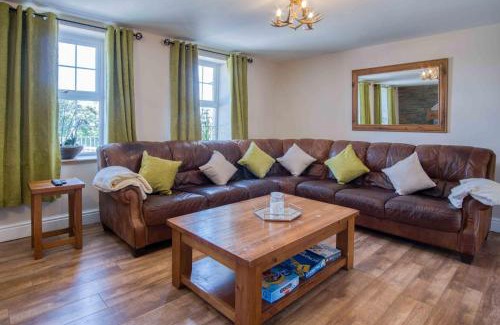 Mawr House | Hopkins Retreat Farm - 5 Bedroom House - Swansea