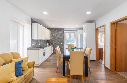 Castelo de Paiva Ski Chalet | Hopstays - Casa das Dognas