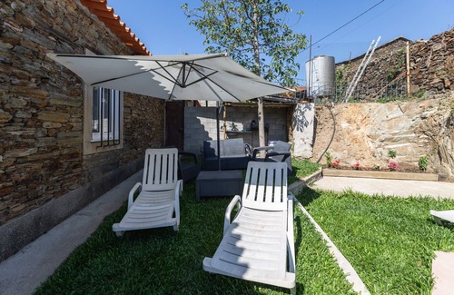 Castelo de Paiva Ski Chalet | Hopstays - Casa das Dognas