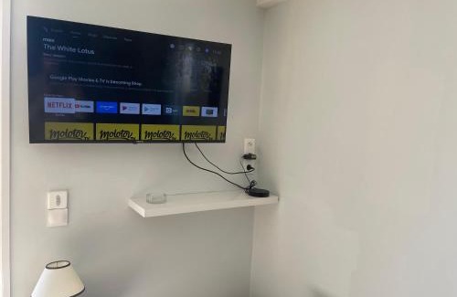 Asnelles House | Horizon Vert by Melrose