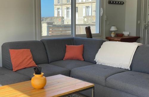 Asnelles House | Horizon Vert by Melrose