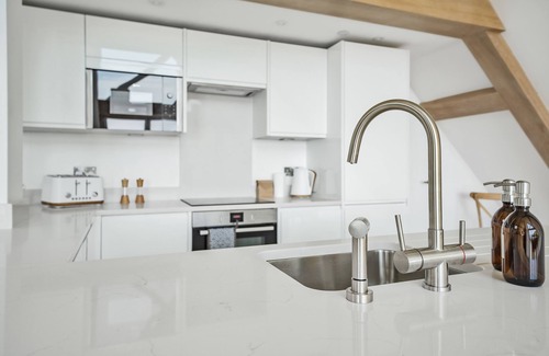Lynmouth Apartment | Horizon View, a stunning, three bedroom, pet friendly holiday apartment with sea views in Lynmouth,