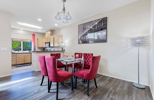 Renton House | Horizon Villa: Gated Community