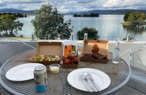 Jindabyne Apartment | Horizons 424 Lake Jindabyne Waterfront 2 Bedroom Apartment