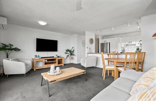 Burleigh Heads Apartment | Horizons in Burleigh - Views, Central & Car Park