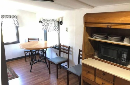 Manns Choice Cabin | Horns Cabins - Allegheny Cabin by the roadside
