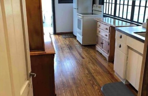 Manns Choice House | Horns Cabins- Mountain View Cabin 2 queen beds!