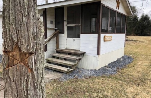 Manns Choice House | Horns Cabins - The Stargazer Cabin by the pasture